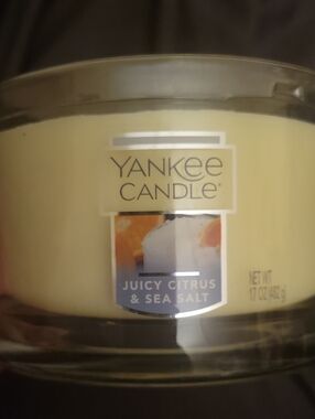 Yankee Candle Juicy Citrus & Sea Salt Candle — Cream 17 oz